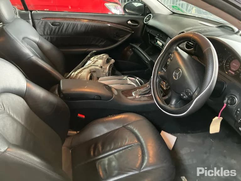 2006 Mercedes-Benz CLK-Class Used VIN WDB2093562F191959 – exterior detail 2006 Mercedes-Benz CLK-Class Used VIN WDB2093562F191959 – exterior detail