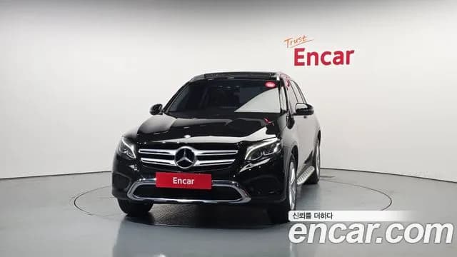 2017 Mercedes-Benz GLC-Class X253 GLC220 d 4MATIC Sold VIN WDC0G0FB7HF189057 – interior seats 2017 Mercedes-Benz GLC-Class X253 GLC220 d 4MATIC Sold VIN WDC0G0FB7HF189057 – interior seats