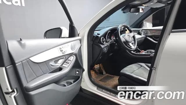 2017 Mercedes-Benz GLC-Class X253 GLC250 d 4MATIC Sold VIN WDC0G0KB1HF213441 – trunk area 2017 Mercedes-Benz GLC-Class X253 GLC250 d 4MATIC Sold VIN WDC0G0KB1HF213441 – trunk area
