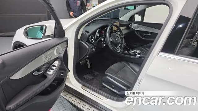 2019 Mercedes-Benz GLC-Class X253 GLC300 4MATIC AMG Line Sold VIN WDC0G4KB4KF667908 – trunk area 2019 Mercedes-Benz GLC-Class X253 GLC300 4MATIC AMG Line Sold VIN WDC0G4KB4KF667908 – trunk area
