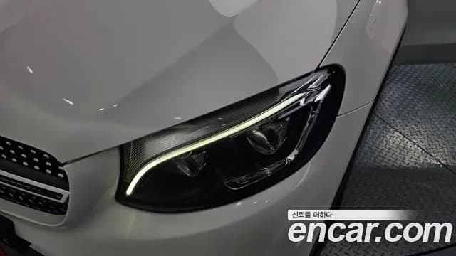 2019 Mercedes-Benz GLC-Class X253 GLC300 4MATIC AMG Line Sold VIN WDC0G4KBXKF631480 – interior seats 2019 Mercedes-Benz GLC-Class X253 GLC300 4MATIC AMG Line Sold VIN WDC0G4KBXKF631480 – interior seats
