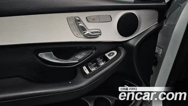 2019 Mercedes-Benz GLC-Class X253 GLC350e 4MATIC Premium Sold VIN WDC0G5EB1KF661159 – trunk area 2019 Mercedes-Benz GLC-Class X253 GLC350e 4MATIC Premium Sold VIN WDC0G5EB1KF661159 – trunk area