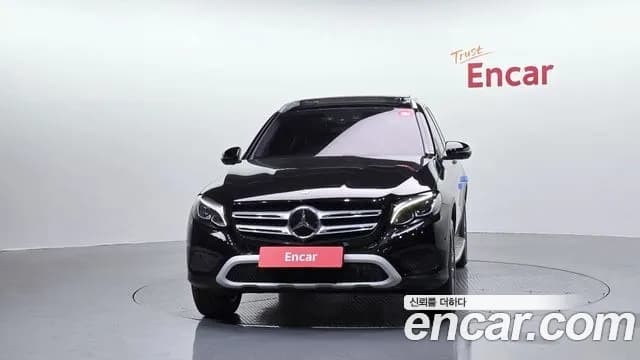 2019 Mercedes-Benz GLC-Class X253 GLC350e 4MATIC Premium Sold VIN WDC0G5EB5KF536908 – interior seats 2019 Mercedes-Benz GLC-Class X253 GLC350e 4MATIC Premium Sold VIN WDC0G5EB5KF536908 – interior seats