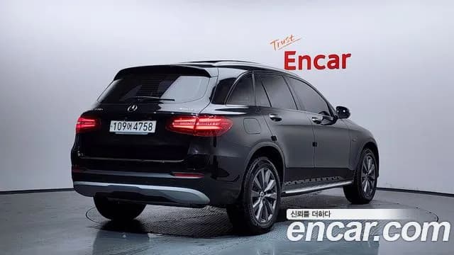 2019 Mercedes-Benz GLC-Class X253 GLC350e 4MATIC Premium Sold VIN WDC0G5EB6KF512844 – interior seats 2019 Mercedes-Benz GLC-Class X253 GLC350e 4MATIC Premium Sold VIN WDC0G5EB6KF512844 – interior seats