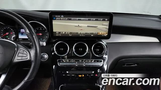 2019 Mercedes-Benz GLC-Class X253 GLC350e 4MATIC Premium Sold VIN WDC0G5EB7KF534609 – interior seats 2019 Mercedes-Benz GLC-Class X253 GLC350e 4MATIC Premium Sold VIN WDC0G5EB7KF534609 – interior seats
