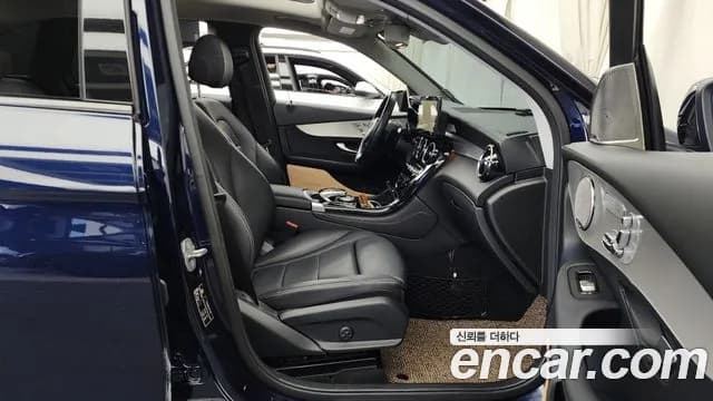 2019 Mercedes-Benz GLC-Class X253 GLC350e 4MATIC Premium Sold VIN WDC0G5EB7KF534609 – trunk area 2019 Mercedes-Benz GLC-Class X253 GLC350e 4MATIC Premium Sold VIN WDC0G5EB7KF534609 – trunk area