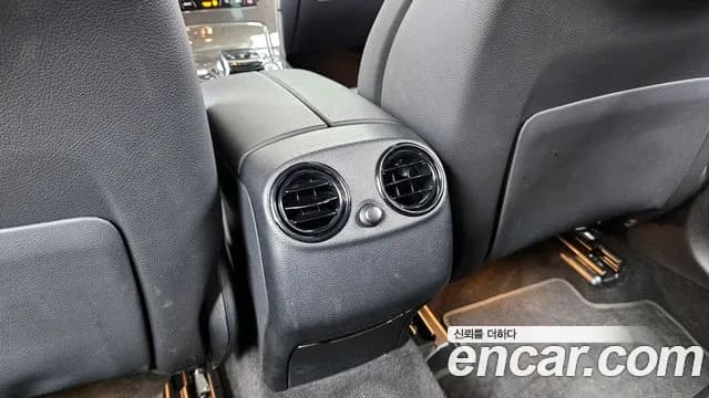 2019 Mercedes-Benz GLC-Class X253 GLC350e 4MATIC Premium Sold VIN WDC0G5EB8KF524414 – interior seats 2019 Mercedes-Benz GLC-Class X253 GLC350e 4MATIC Premium Sold VIN WDC0G5EB8KF524414 – interior seats