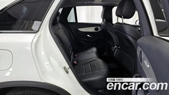 2019 Mercedes-Benz GLC-Class X253 GLC350e 4MATIC Premium Sold VIN WDC0G5EB8KF524414 – trunk area 2019 Mercedes-Benz GLC-Class X253 GLC350e 4MATIC Premium Sold VIN WDC0G5EB8KF524414 – trunk area