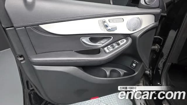 2017 Mercedes-Benz GLC-Class X253 GLC220 d 4MATIC Premium Coupe Sold VIN WDC0J0FB5HF277204 – trunk area 2017 Mercedes-Benz GLC-Class X253 GLC220 d 4MATIC Premium Coupe Sold VIN WDC0J0FB5HF277204 – trunk area