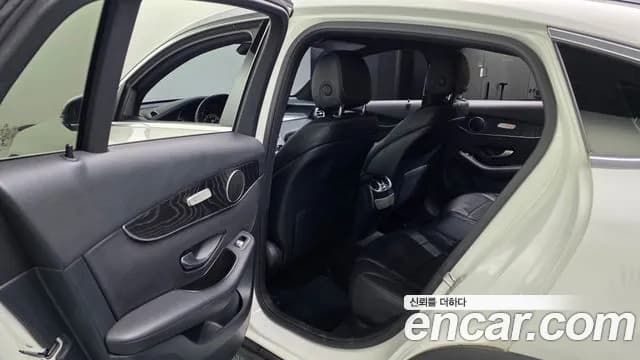 2019 Mercedes-Benz GLC-Class X253 GCL300 4MATIC Coupe Sold VIN WDC0J4KB0KF514606 – interior seats 2019 Mercedes-Benz GLC-Class X253 GCL300 4MATIC Coupe Sold VIN WDC0J4KB0KF514606 – interior seats