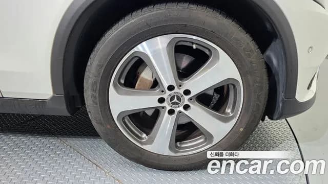 2019 Mercedes-Benz GLC-Class X253 GCL300 4MATIC Coupe Sold VIN WDC0J4KB0KF514606 – undercarriage 2019 Mercedes-Benz GLC-Class X253 GCL300 4MATIC Coupe Sold VIN WDC0J4KB0KF514606 – undercarriage