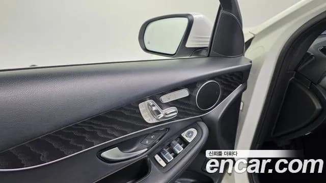 2019 Mercedes-Benz GLC-Class X253 GCL300 4MATIC Coupe Sold VIN WDC0J4KB0KF514606 – photo 22 2019 Mercedes-Benz GLC-Class X253 GCL300 4MATIC Coupe Sold VIN WDC0J4KB0KF514606 – photo 22