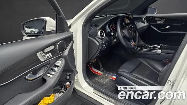 2019 Mercedes-Benz GLC-Class X253 GCL300 4MATIC Coupe Sold VIN WDC0J4KB0KF669754 – interior seats 2019 Mercedes-Benz GLC-Class X253 GCL300 4MATIC Coupe Sold VIN WDC0J4KB0KF669754 – interior seats