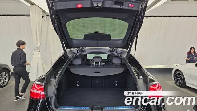 2019 Mercedes-Benz GLC-Class X253 GLC300 4MATIC AMG Line Coupe Sold VIN WDC0J4KB4KF663021 – interior seats 2019 Mercedes-Benz GLC-Class X253 GLC300 4MATIC AMG Line Coupe Sold VIN WDC0J4KB4KF663021 – interior seats