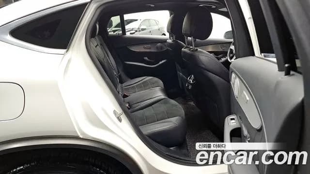 2019 Mercedes-Benz GLC-Class X253 GLC300 4MATIC AMG Line Coupe Sold VIN WDC0J4KB6KF668897 – trunk area 2019 Mercedes-Benz GLC-Class X253 GLC300 4MATIC AMG Line Coupe Sold VIN WDC0J4KB6KF668897 – trunk area