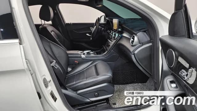 2019 Mercedes-Benz GLC-Class X253 GCL300 4MATIC Coupe Sold VIN WDC0J4KBXKF519716 – photo 18 2019 Mercedes-Benz GLC-Class X253 GCL300 4MATIC Coupe Sold VIN WDC0J4KBXKF519716 – photo 18