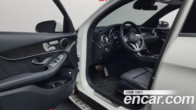 2020 Mercedes-Benz GLC-Class X253 GCL300 4MATIC Coupe Sold VIN WDC0J8EB6LF746616 – interior seats 2020 Mercedes-Benz GLC-Class X253 GCL300 4MATIC Coupe Sold VIN WDC0J8EB6LF746616 – interior seats