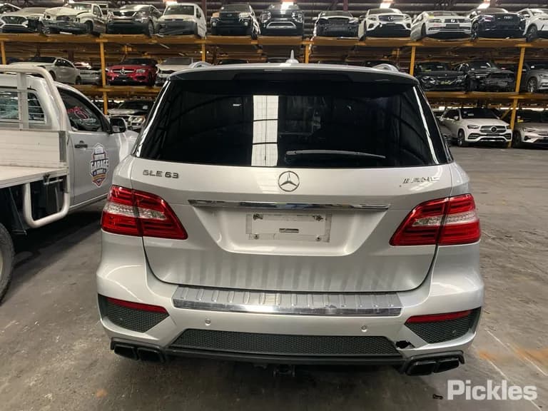 2013 Mercedes-Benz M-Class Used VIN WDC1660742A332600 – trunk area 2013 Mercedes-Benz M-Class Used VIN WDC1660742A332600 – trunk area