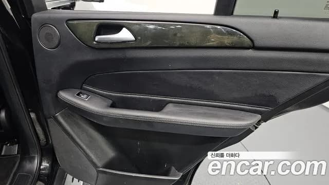 2017 Mercedes-Benz GLE-Class W166 GLE350 d 4MATIC Sold VIN WDCDA2EB8HA907986 – interior seats 2017 Mercedes-Benz GLE-Class W166 GLE350 d 4MATIC Sold VIN WDCDA2EB8HA907986 – interior seats