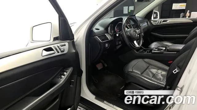 2018 Mercedes-Benz GLE-Class W166 GLE350 d 4MATIC Sold VIN WDCDA2EB8JB114123 – interior seats 2018 Mercedes-Benz GLE-Class W166 GLE350 d 4MATIC Sold VIN WDCDA2EB8JB114123 – interior seats