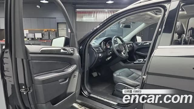 2017 Mercedes-Benz GLE-Class W166 GLE350 d 4MATIC Sold VIN WDCDA2EBXHA945137 – engine bay 2017 Mercedes-Benz GLE-Class W166 GLE350 d 4MATIC Sold VIN WDCDA2EBXHA945137 – engine bay