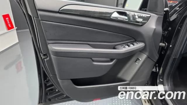 2017 Mercedes-Benz GLE-Class W166 GLE350 d 4MATIC Sold VIN WDCDA2EBXHA945137 – exterior detail 2017 Mercedes-Benz GLE-Class W166 GLE350 d 4MATIC Sold VIN WDCDA2EBXHA945137 – exterior detail