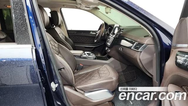 2017 Mercedes-Benz GLS-Class X166 GLS500 4MATIC Sold VIN WDCDF7DE4HA833993 – interior seats 2017 Mercedes-Benz GLS-Class X166 GLS500 4MATIC Sold VIN WDCDF7DE4HA833993 – interior seats