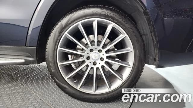 2017 Mercedes-Benz GLS-Class X166 GLS500 4MATIC Sold VIN WDCDF7DE4HA833993 – exterior detail 2017 Mercedes-Benz GLS-Class X166 GLS500 4MATIC Sold VIN WDCDF7DE4HA833993 – exterior detail