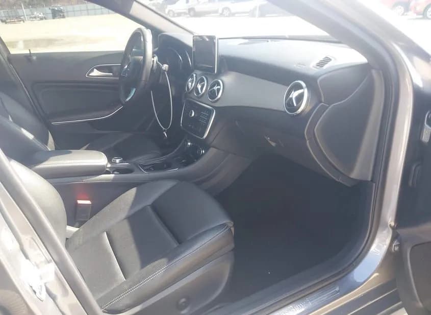 2017 MERCEDES-BENZ GLA-Class Used VIN WDCTG4EB4HJ301803 – trunk area 2017 MERCEDES-BENZ GLA-Class Used VIN WDCTG4EB4HJ301803 – trunk area