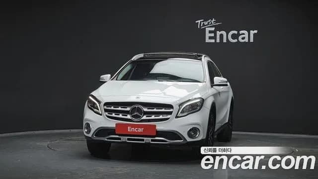 2018 Mercedes-Benz GLA-Class X156 GLA220 Premium Sold VIN WDCTG4FB0JJ492639 – interior seats 2018 Mercedes-Benz GLA-Class X156 GLA220 Premium Sold VIN WDCTG4FB0JJ492639 – interior seats