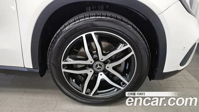 2018 Mercedes-Benz GLA-Class X156 GLA220 Premium Sold VIN WDCTG4FB1JJ485523 – interior seats 2018 Mercedes-Benz GLA-Class X156 GLA220 Premium Sold VIN WDCTG4FB1JJ485523 – interior seats