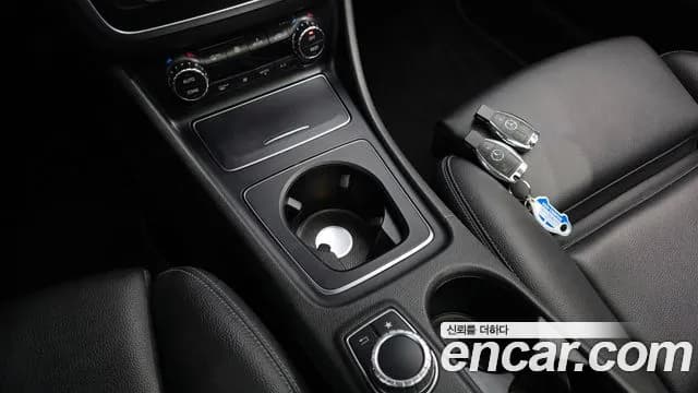 2019 Mercedes-Benz GLA-Class X156 GLA220 Premium Sold VIN WDCTG4FB3KJ572633 – exterior detail 2019 Mercedes-Benz GLA-Class X156 GLA220 Premium Sold VIN WDCTG4FB3KJ572633 – exterior detail