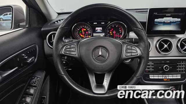 2019 Mercedes-Benz GLA-Class X156 GLA220 Premium Sold VIN WDCTG4FB3KJ572633 – trunk area 2019 Mercedes-Benz GLA-Class X156 GLA220 Premium Sold VIN WDCTG4FB3KJ572633 – trunk area