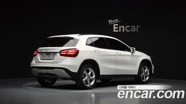 2019 Mercedes-Benz GLA-Class X156 GLA220 Sold VIN WDCTG4FB5KJ553937 – interior seats 2019 Mercedes-Benz GLA-Class X156 GLA220 Sold VIN WDCTG4FB5KJ553937 – interior seats