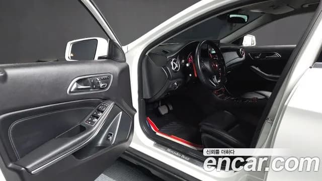 2019 Mercedes-Benz GLA-Class X156 GLA220 Sold VIN WDCTG4FB5KJ553937 – exterior detail 2019 Mercedes-Benz GLA-Class X156 GLA220 Sold VIN WDCTG4FB5KJ553937 – exterior detail