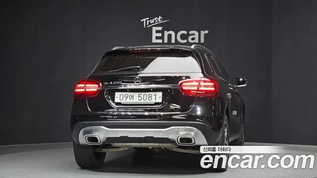 2019 Mercedes-Benz GLA-Class X156 GLA220 Sold VIN WDCTG4FB8KJ533553 – interior seats 2019 Mercedes-Benz GLA-Class X156 GLA220 Sold VIN WDCTG4FB8KJ533553 – interior seats