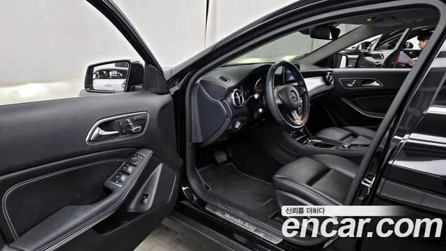 2019 Mercedes-Benz GLA-Class X156 GLA220 Sold VIN WDCTG4FB8KJ533553 – exterior detail 2019 Mercedes-Benz GLA-Class X156 GLA220 Sold VIN WDCTG4FB8KJ533553 – exterior detail