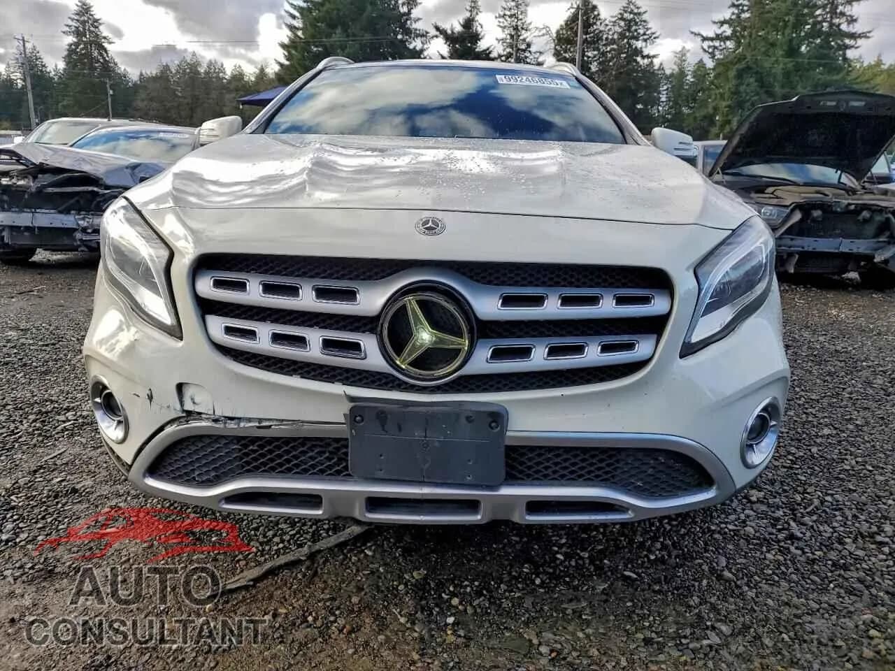 2018 MERCEDES-BENZ GLA-CLASS Damaged VIN WDCTG4GB5JJ449428 – interior seats 2018 MERCEDES-BENZ GLA-CLASS Damaged VIN WDCTG4GB5JJ449428 – interior seats