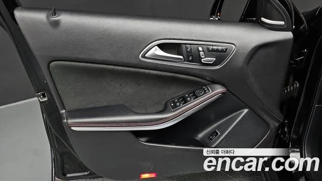 2019 Mercedes-Benz GLA-Class X156 GLA45 AMG 4MATIC Sold VIN WDCTG5CB9KJ608853 – exterior detail 2019 Mercedes-Benz GLA-Class X156 GLA45 AMG 4MATIC Sold VIN WDCTG5CB9KJ608853 – exterior detail