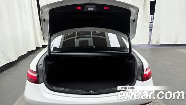 2019 Mercedes-Benz E-Class W213 E220d Coupe Sold VIN WDD1J1EB4KF080281 – trunk area 2019 Mercedes-Benz E-Class W213 E220d Coupe Sold VIN WDD1J1EB4KF080281 – trunk area