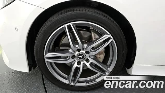 2019 Mercedes-Benz E-Class W213 E220d Coupe Sold VIN WDD1J1EB6KF081237 – exterior detail 2019 Mercedes-Benz E-Class W213 E220d Coupe Sold VIN WDD1J1EB6KF081237 – exterior detail