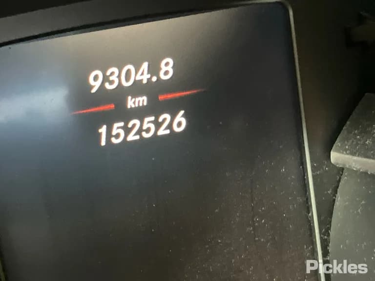 2015 Mercedes-Benz C-Class Used VIN WDD2050422R067911 – trunk area 2015 Mercedes-Benz C-Class Used VIN WDD2050422R067911 – trunk area