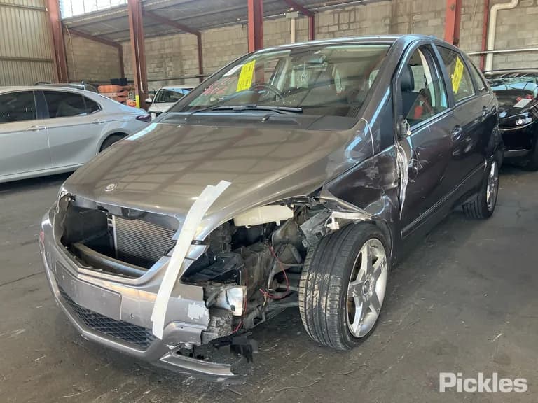 2010 Mercedes-Benz B-Class Used VIN WDD2452322J619044 – front exterior 2010 Mercedes-Benz B-Class Used VIN WDD2452322J619044 – front exterior