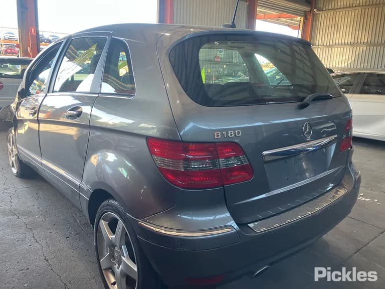 2010 Mercedes-Benz B-Class Used VIN WDD2452322J619044 – engine bay 2010 Mercedes-Benz B-Class Used VIN WDD2452322J619044 – engine bay