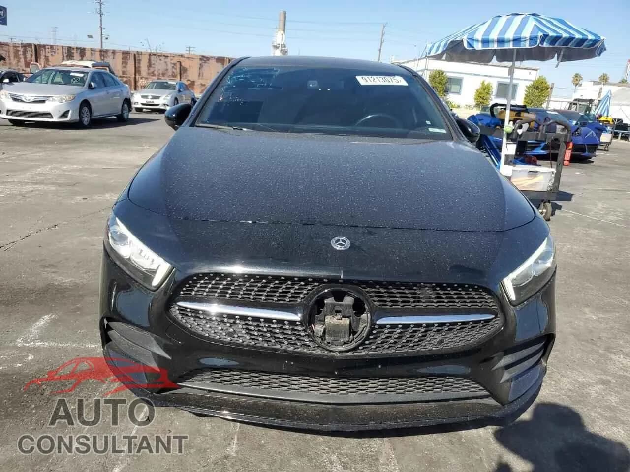 2019 MERCEDES-BENZ A-CLASS Damaged VIN WDD3G4EB3KW012935 – interior seats 2019 MERCEDES-BENZ A-CLASS Damaged VIN WDD3G4EB3KW012935 – interior seats