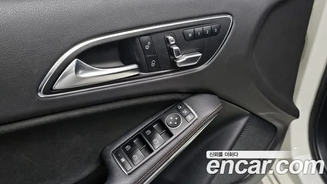 2018 Mercedes-Benz A-Class W176 A200 AMG Line Sold VIN WDDBF4DB2JJ734425 – exterior detail 2018 Mercedes-Benz A-Class W176 A200 AMG Line Sold VIN WDDBF4DB2JJ734425 – exterior detail