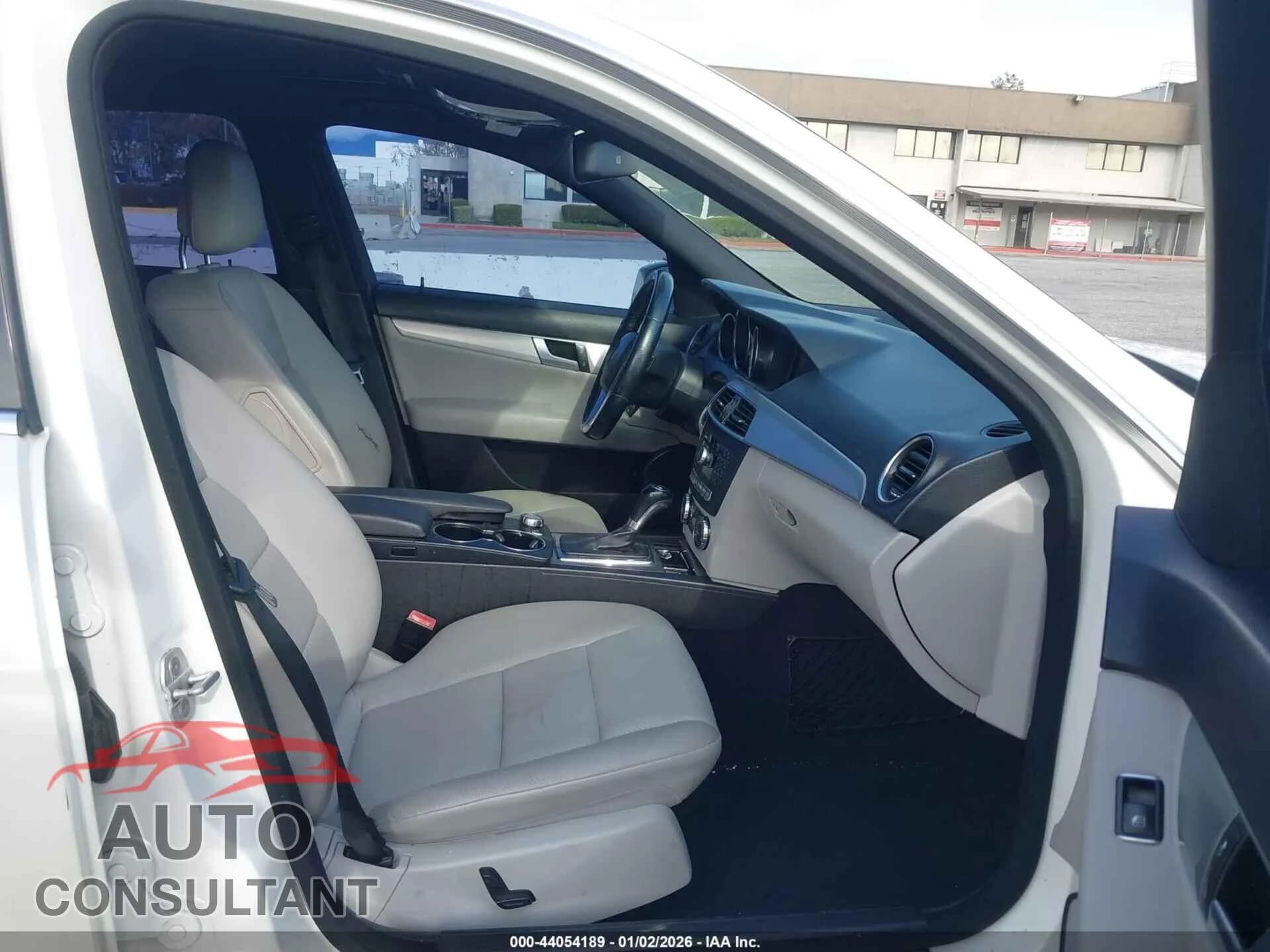 2014 MERCEDES-BENZ C 250 Damaged VIN WDDGF4HB7EG189261 – interior seats 2014 MERCEDES-BENZ C 250 Damaged VIN WDDGF4HB7EG189261 – interior seats