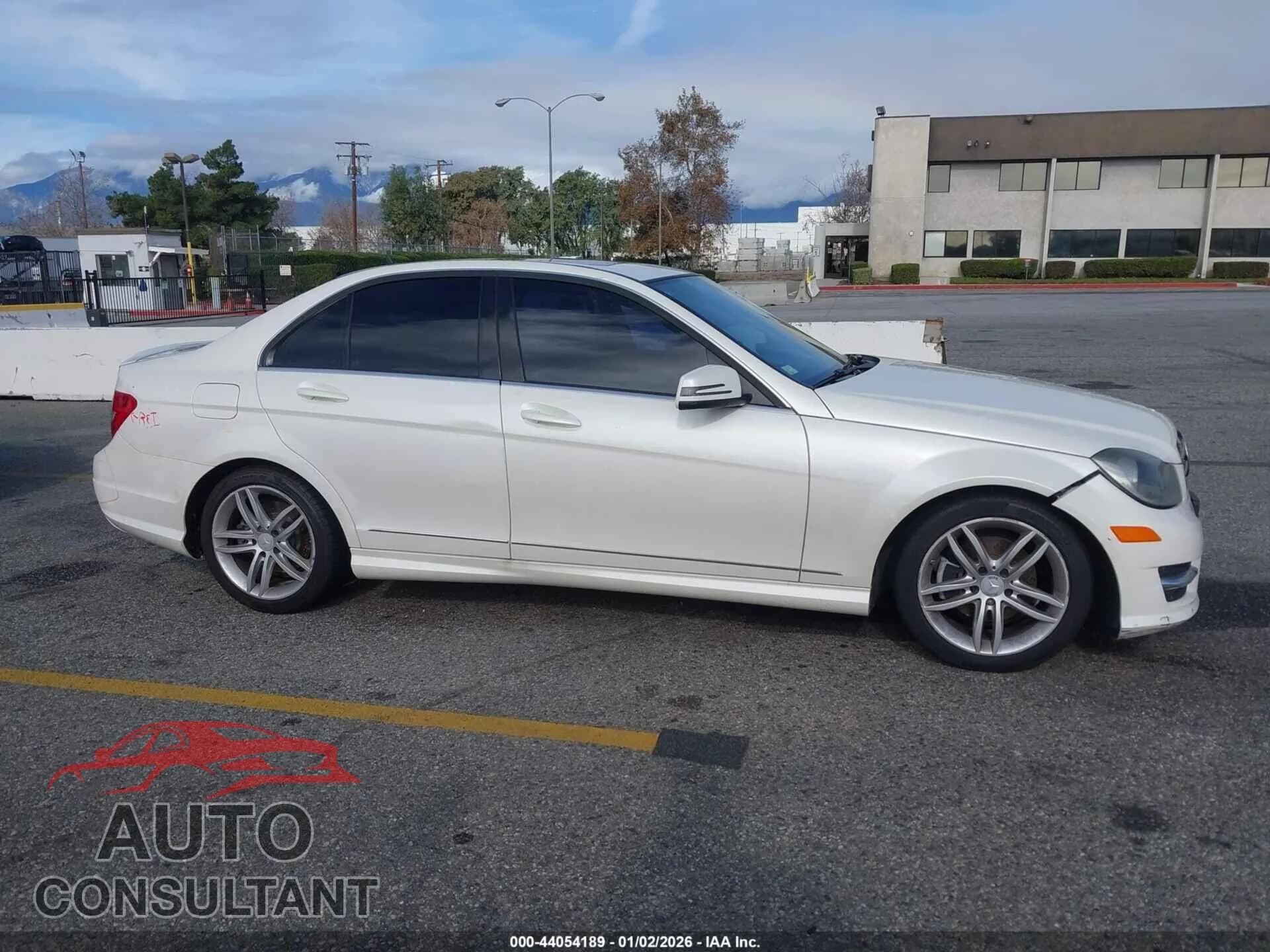 2014 MERCEDES-BENZ C 250 Damaged VIN WDDGF4HB7EG189261 – photo 13 2014 MERCEDES-BENZ C 250 Damaged VIN WDDGF4HB7EG189261 – photo 13