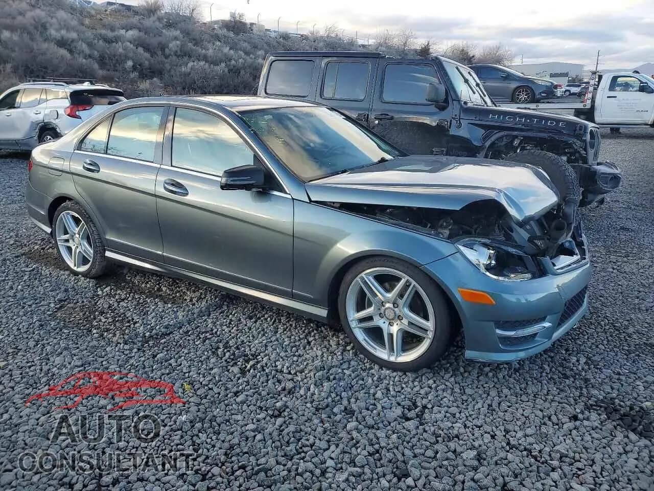 2012 MERCEDES-BENZ C-CLASS Damaged VIN WDDGF8BB7CR240050 – dashboard 2012 MERCEDES-BENZ C-CLASS Damaged VIN WDDGF8BB7CR240050 – dashboard