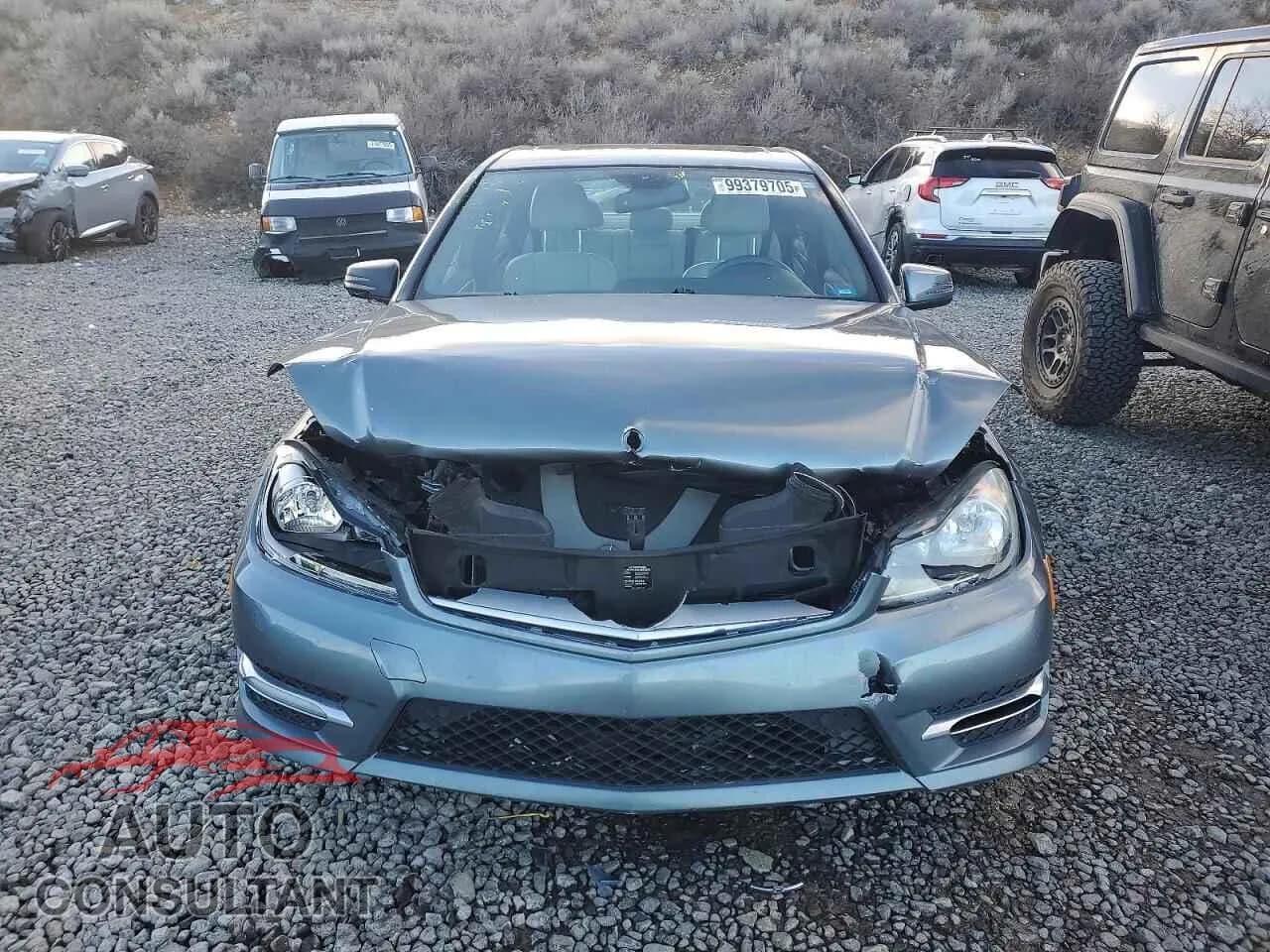 2012 MERCEDES-BENZ C-CLASS Damaged VIN WDDGF8BB7CR240050 – interior seats 2012 MERCEDES-BENZ C-CLASS Damaged VIN WDDGF8BB7CR240050 – interior seats